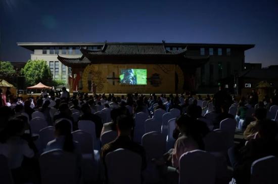 乡村电影点亮安徽颍上“平原水乡”丰收夜景