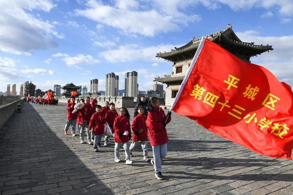 山西省大同市平城区：平城区学子城墙冬跑展风采